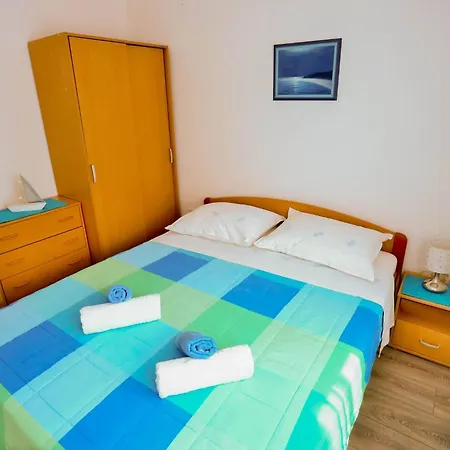 Lenka - One Bedroom With Balcony And Garden View A1 Apartment
