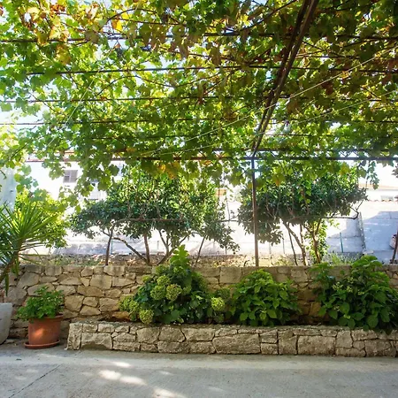 Lenka - One Bedroom With Balcony And Garden View A1 Apartment Sutivan